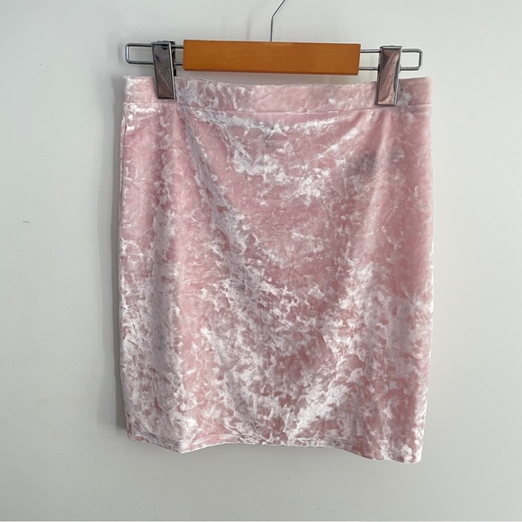 Forever 21 Dresses & Skirts - Forever 21 pink velvet mini skirt